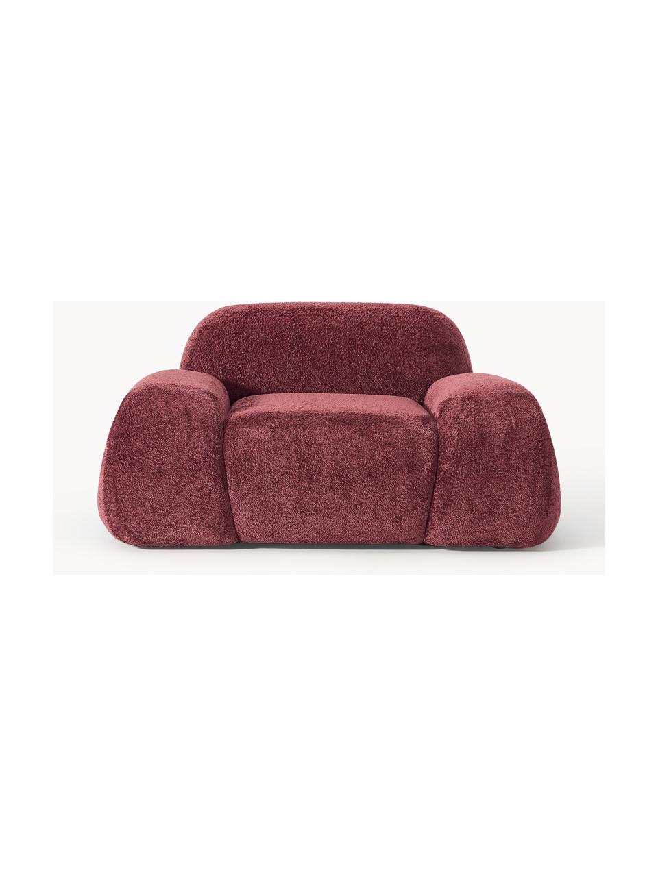 Sillón de borreguillo bouclé Wolke, Tapizado: tejido borreguillo bouclé, Tapizado: espuma de poliuretano, ce, Estructura: madera de pino, madera de, Patas: plástico Este producto es, Borreguillo bouclé rojo vino, An 138 x F 105 cm