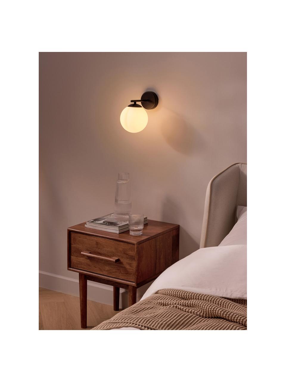 Wandlamp Atlanta van opaalglas, Lampenkap: glas, Frame: gepoedercoat metaal, Wit, zwart, B 15 x H 22 cm