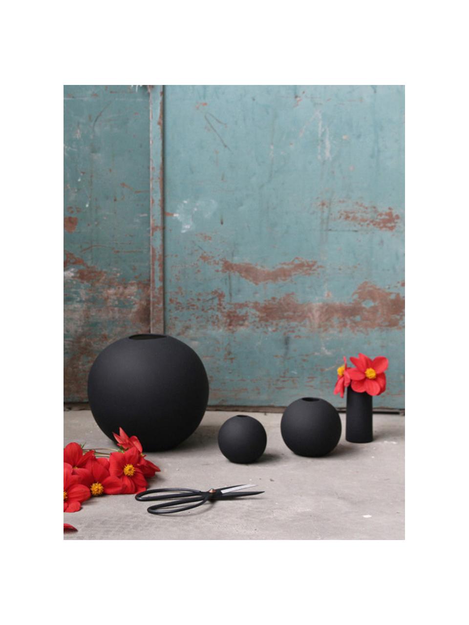 Vase boule artisanal Ball, Ø 20 cm, Céramique, Noir, Ø 20 x haut. 20 cm