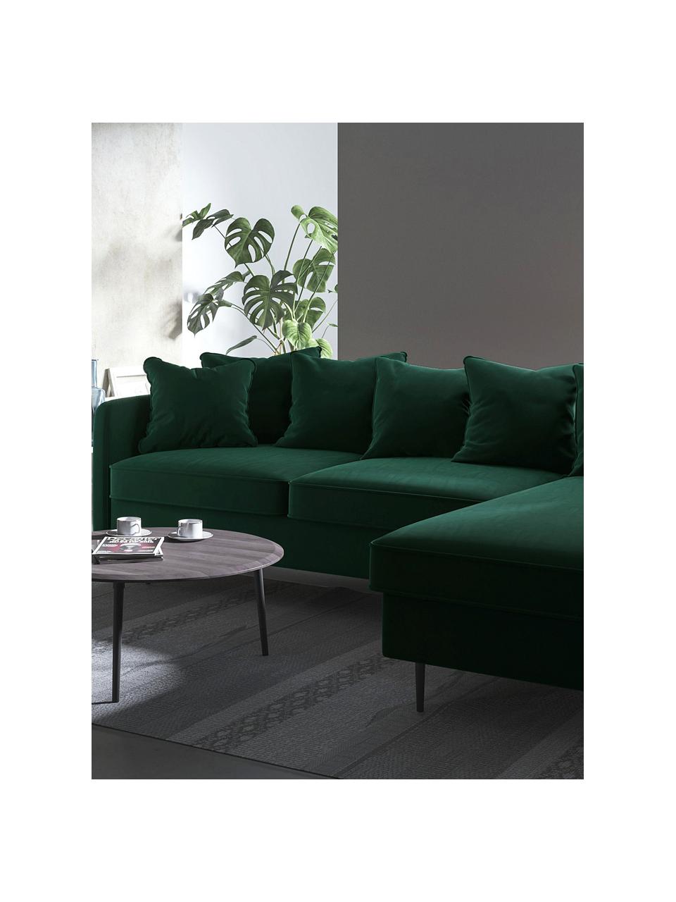 Divano angolare in velluto verde scuro Esme, Rivestimento: 100% velluto di poliester, Struttura: legno duro, legno tenero,, Piedini: metallo rivestito Il rive, Verde scuro, piedini: nero, Larg. 255 x Prof. 165 cm