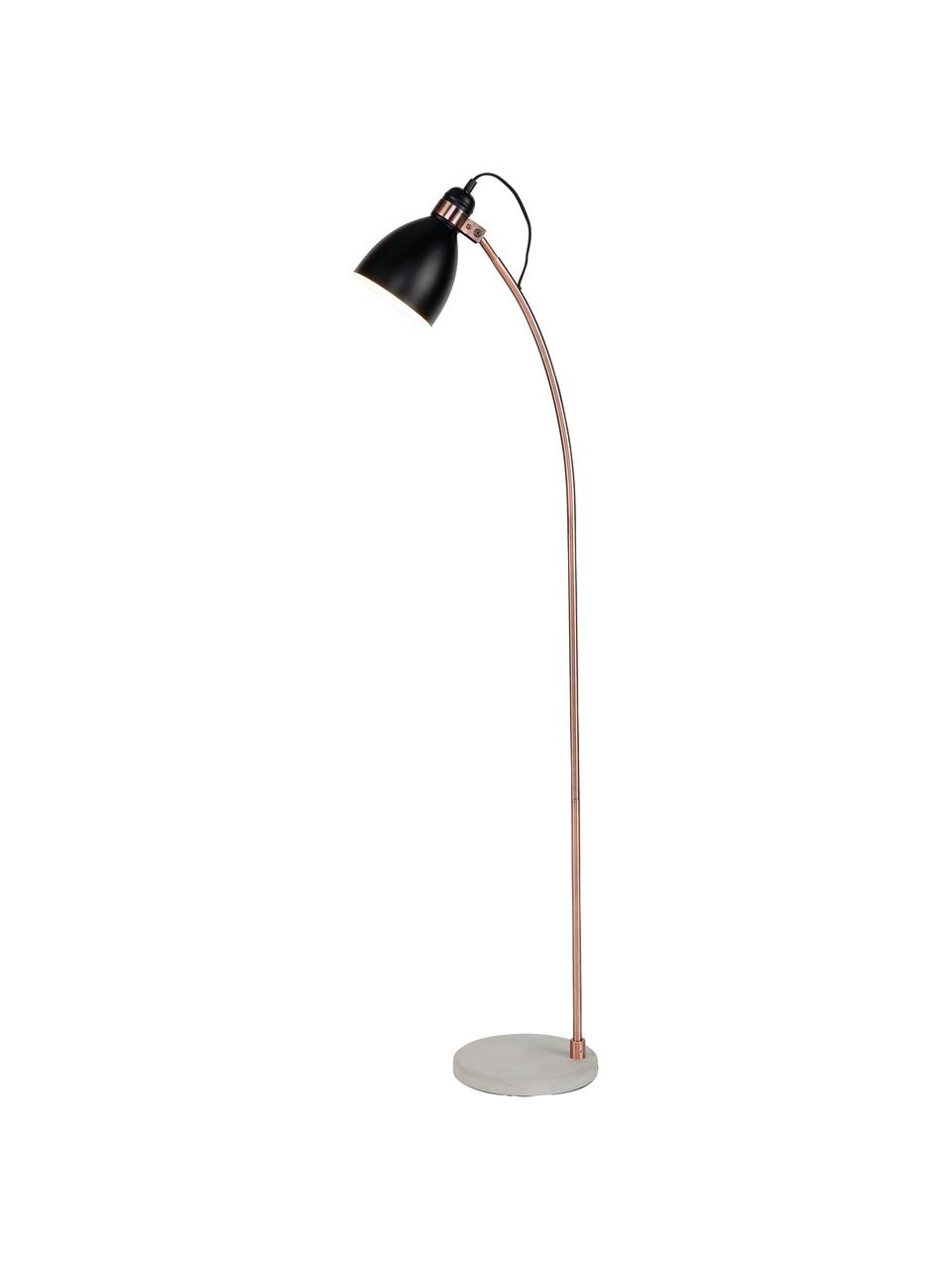 Leeslamp Denver met betonnen voet, Lampenkap: bekleed ijzer, Frame: ijzer, verkoperd, Lampvoet: beton, Lampenkap: zwart. Stang: koperkleurig. Lampvoet: cementkleurig, 37 x 145 cm