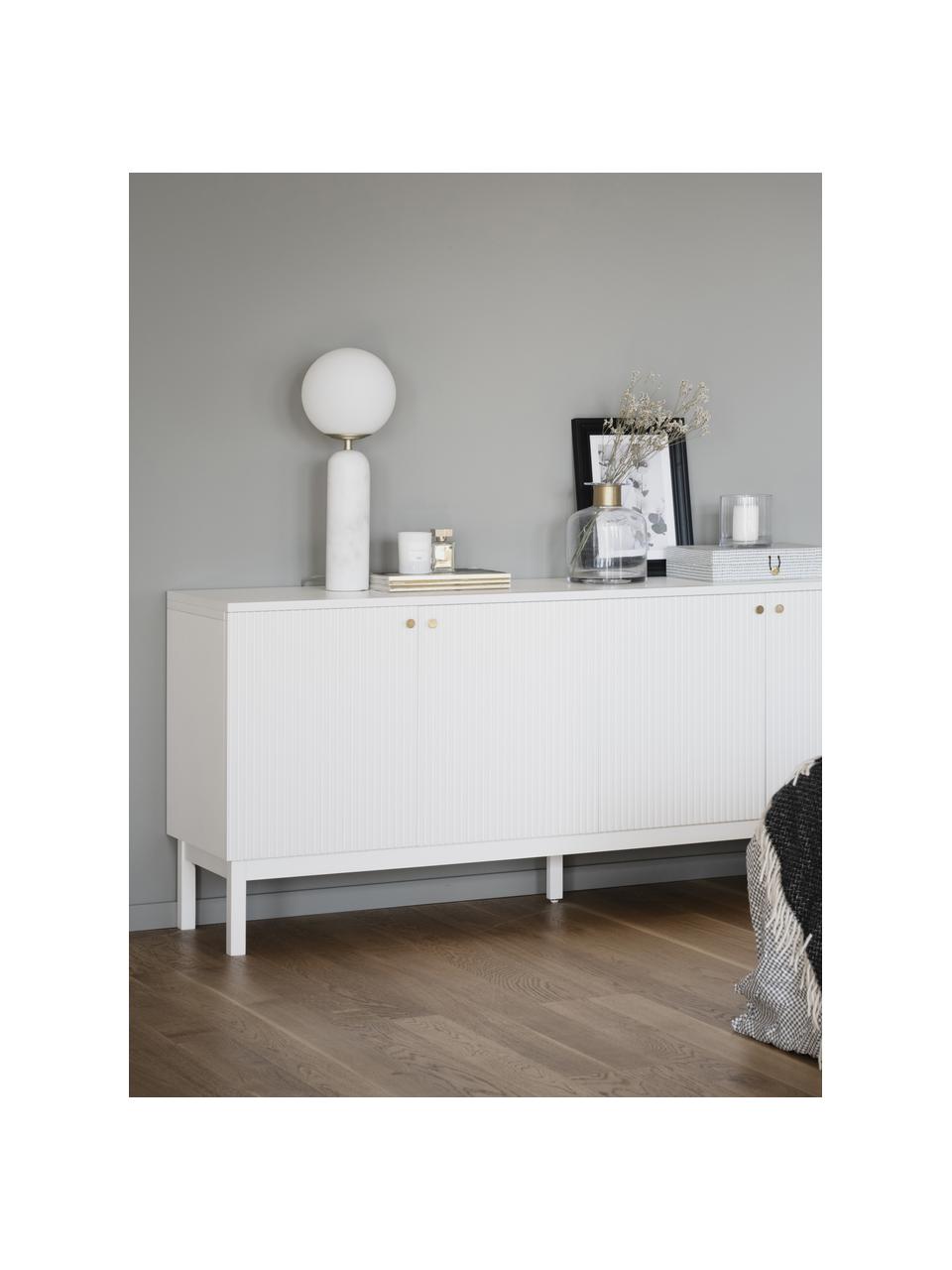 Credenza bianca con frontale scanalato Lewiston, Esterno: pannello di fibra a media, Interno: pannello di fibra a media, Gambe: legno di gomma solido, la, Bianco, Larg. 161 x Alt. 70 cm