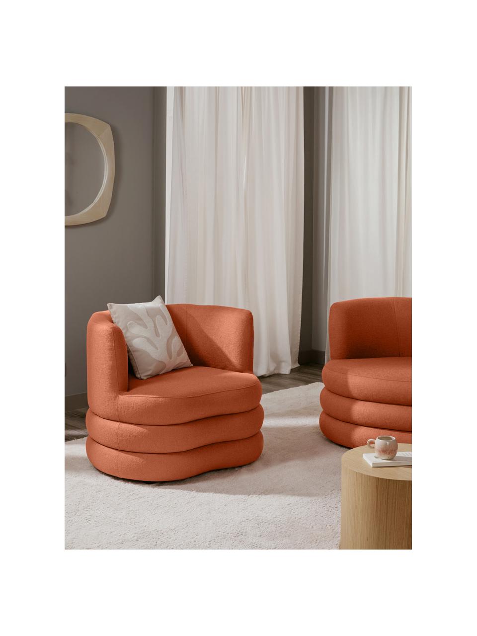 Poltrona di design in bouclé Solomon, Rivestimento: 100% poliestere Con 35.00, Struttura: legno massiccio di abete , Gambe: plastica, Tessuto bouclé rosso corallo, Larg. 95 x Prof. 80 cm