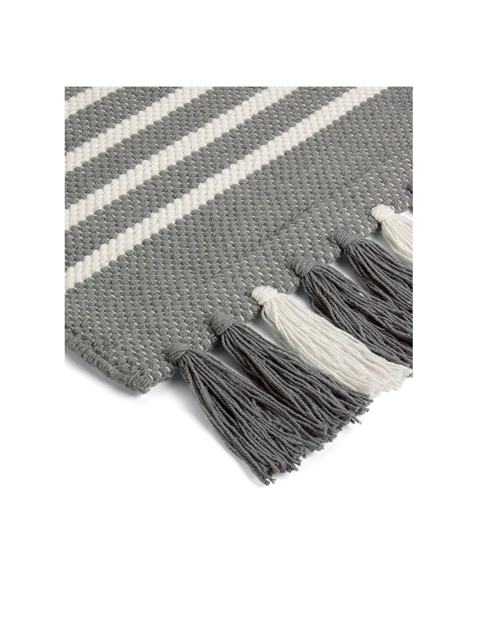 Gestreifter Badvorleger Stripes & Structure mit Fransenabschluss, 100% Baumwolle, Grau, gebrochenes Weiß, B 60 x L 100 cm