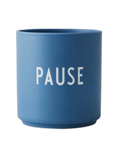 Taza con frase de diseño Favourite PAUSE, Porcelana fina de hueso (porcelana)
Fine Bone China es una pasta de porcelana fosfática que se caracteriza por su brillo radiante y translúcido., Azul (Pause), Ø 8 x Al 9 cm, 250 ml