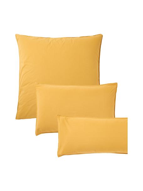 Gewaschener Baumwoll-Kopfkissenbezug Darlyn, 100 % Baumwolle
Fadendichte 150, Standard  Qualität

Bettwäsche aus Baumwolle fühlt sich auf der Haut angenehm weich an, nimmt Feuchtigkeit gut auf und eignet sich für Allergiker.

Durch ein besonderes Waschungsverfahren erhält der Stoff eine robuste, unregelmässige Stonewash-Optik. Ausserdem wird der Stoff dadurch weich und geschmeidig im Griff und erhält eine natürliche Knitter-Optik, die kein Bügeln erfordert und Gemütlichkeit ausstrahlt.

Das in diesem Produkt verwendete Material ist Schadstoff geprüft und zertifiziert nach STANDARD 100 by OEKO-TEX®, 4265CIT, CITEVE, Senfgelb, B 50 x L 70 cm