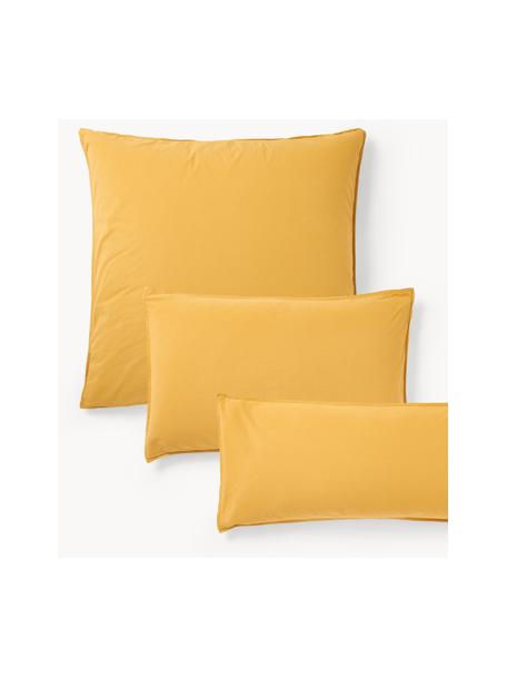 Gewaschener Baumwoll-Kopfkissenbezug Darlyn, 100 % Baumwolle
Fadendichte 150 TC, Standard Qualität

Bettwäsche aus Baumwolle fühlt sich auf der Haut angenehm weich an, nimmt Feuchtigkeit gut auf und eignet sich für Allergiker.

Durch ein besonderes Waschungsverfahren erhält der Stoff eine robuste, unregelmässige Stonewash-Optik. Ausserdem wird der Stoff dadurch weich und geschmeidig im Griff und erhält eine natürliche Knitter-Optik, die kein Bügeln erfordert und Gemütlichkeit ausstrahlt.

Das in diesem Produkt verwendete Material ist schadstoffgeprüft und zertifiziert nach STANDARD 100 by OEKO-TEX®, 4265CIT, CITEVE., Senfgelb, B 50 x L 70 cm