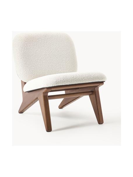 Fauteuil lounge en bouclette Shenay, Bouclette blanche, chêne brun foncé laqué, larg. 65 x prof. 82 cm