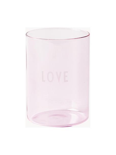 Designer Wasserglas Favourite LOVE mit Schriftzug, Borosilikatglas

Entdecke die Vielseitigkeit von Borosilikatglas für Dein Zuhause! Borosilikatglas ist ein hochwertiges, zuverlässiges und robustes Material. Es zeichnet sich durch seine außergewöhnliche Hitzebeständigkeit aus und ist daher ideal für Deinen heißen Tee oder Kaffee. Im Vergleich zu herkömmlichem Glas ist Borosilikatglas widerstandsfähiger gegen Brüche und Risse und somit ein sicherer Begleiter in Deinem Zuhause., Hellrosa (Love), Ø 8 x H 11 cm, 350 ml