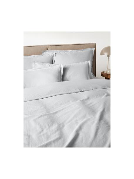 Biancheria da letto in lino lavato Nature, Mezzo lino
(52% lino, 48% cotone)

Densità dei fili 108 TC, qualità standard

Il mezzo lino ha un'sensazione naturale e un naturale aspetto sgualcito, che viene esaltato dall'effetto stonewash. Assorbe fino al 35% di umidità, si asciuga molto rapidamente e ha un effetto piacevolmente rinfrescante nelle notti d'estate. L'elevata resistenza allo strappo rende il mezzo lino resistente all'abrasione e all'usura, Grigio chiaro, 155 x 220 cm + 1 federa 80 x 80 cm