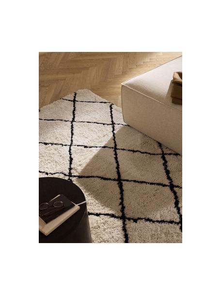 Flauschiger Hochflor-Teppich Naima, handgetuftet, 100 % Polyester, Beige, Schwarz, B 80 x L 150 cm (Größe XS)