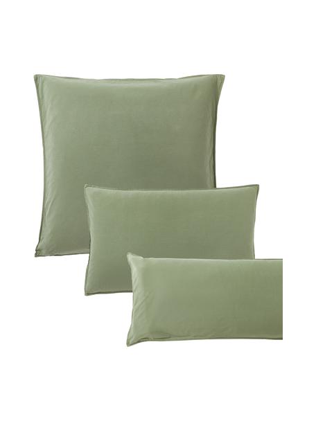 Gewaschener Baumwoll-Kopfkissenbezug Darlyn, 100 % Baumwolle
Fadendichte 150, Standard Qualität

Bettwäsche aus Baumwolle fühlt sich auf der Haut angenehm weich an, nimmt Feuchtigkeit gut auf und eignet sich für Allergiker.

Durch ein besonderes Waschungsverfahren erhält der Stoff eine robuste, unregelmäßige Stonewash-Optik. Außerdem wird der Stoff dadurch weich und geschmeidig im Griff und erhält eine natürliche Knitter-Optik, die kein Bügeln erfordert und Gemütlichkeit ausstrahlt.

Das in diesem Produkt verwendete Material ist schadstoffgeprüft und zertifiziert nach STANDARD 100 by OEKO-TEX®, 4265CIT, CITEVE, Olivgrün, B 40 x L 80 cm