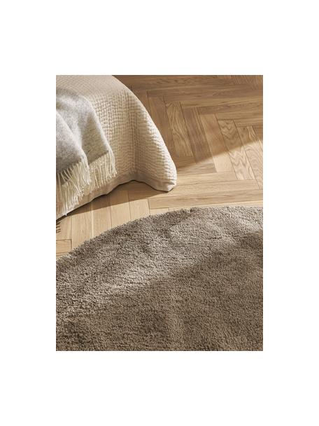 Flauschiger runder Hochflor-Teppich Leighton, Mikrofaser (100 % Polyester, GRS-zertifiziert), Braun, Ø 150 cm (Größe M)