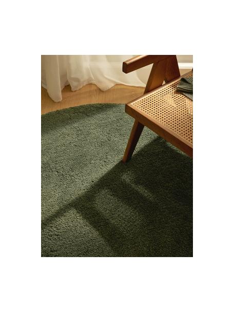 Flauschiger runder Hochflor-Teppich Leighton, Mikrofaser (100 % Polyester, GRS-zertifiziert), Dunkelgrün, Ø 150 cm (Größe M)