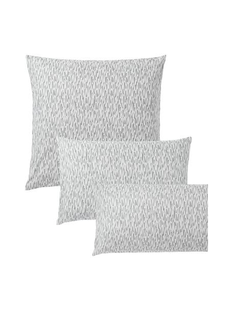 Gemusterter Kopfkissenbezug  Vilho aus Baumwolle, 100 % Baumwolle

Fadendichte 144 TC, Standard Qualität

Bettwäsche aus Baumwolle fühlt sich auf der Haut angenehm weich an, nimmt Feuchtigkeit gut auf und eignet sich für Allergiker.

Das in diesem Produkt verwendete Material ist schadstoffgeprüft und zertifiziert nach STANDARD 100 by OEKO-TEX®, 4854CIT, CITEVE., Grau, B 80 x L 80 cm
