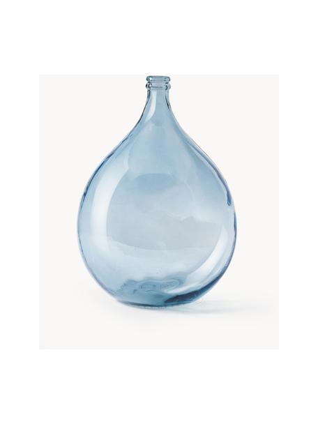 Jarrón de suelo de vidrio reciclado Dante, Vidrio reciclado con certificado GRS

Este producto contiene al menos un 50% de materiales reciclados que cuentan con el certificado Estándar Global de Reciclaje (GRS, Reciclaje Global Recycle). El GRS es un estándar de producto internacional, voluntario, y completo que fija requisitos para la certificación por parte de terceros de contenido reciclado, cadena de custodia, prácticas sociales y medioambientales, y restricciones químicas., Azul claro, Ø 40 x Al 56 cm