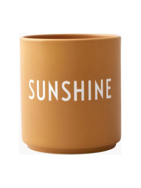 Mug design Favourite SUNSHINE, Porcelaine Fine Bone China
Fine Bone China est une porcelaine tendre, qui se distingue particulièrement par sa brillance et sa translucidité, Ocre (Sunshine), Ø 8 x haut. 9 cm, 250 ml