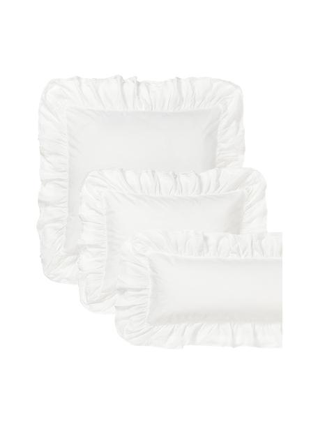 Gewaschener Baumwoll-Kopfkissenbezug Louane mit Rüschen, 100 % Baumwolle
Fadendichte 200 TC, Comfort Qualität

Bettwäsche aus Baumwolle fühlt sich auf der Haut angenehm weich an, nimmt Feuchtigkeit gut auf und eignet sich für Allergiker.

Durch ein besonderes Waschungsverfahren erhält der Stoff eine robuste, unregelmäßige Stonewash-Optik. Außerdem wird der Stoff dadurch weich und geschmeidig im Griff und erhält eine natürliche Knitter-Optik, die kein Bügeln erfordert und Gemütlichkeit ausstrahlt.

Das in diesem Produkt verwendete Material ist schadstoffgeprüft und zertifiziert nach STANDARD 100 by OEKO-TEX®, 4265CIT, CITEVE, Weiß, B 80 x L 80 cm