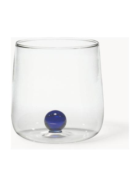 Bicchieri acqua fatti a mano in vetro soffiato Bilia 6 pz, Vetro borosilicato, soffiato a bocca.

Scopri la versatilità del vetro borosilicato per la tua casa! Il vetro borosilicato è un materiale di alta qualità, affidabile e robusto. È caratterizzato da un'eccezionale resistenza al calore ed è quindi ideale per il vostro tè o caffè caldo. Rispetto al vetro tradizionale, il vetro borosilicato è più resistente alle rotture e alle incrinature, il che lo rende un compagno sicuro per la tua casa., Trasparente, blu scuro, Ø 9 x Alt. 9 cm, 440 ml