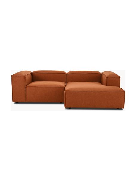 Divano angolare componibile Lennon, Rivestimento: poliestere Il rivestiment, Struttura: legno di pino massiccio, , Piedini: plastica I piedini si tro, Tessuto color terracotta, Larg. 238 x Prof. 180 cm, chaise-longue a destra