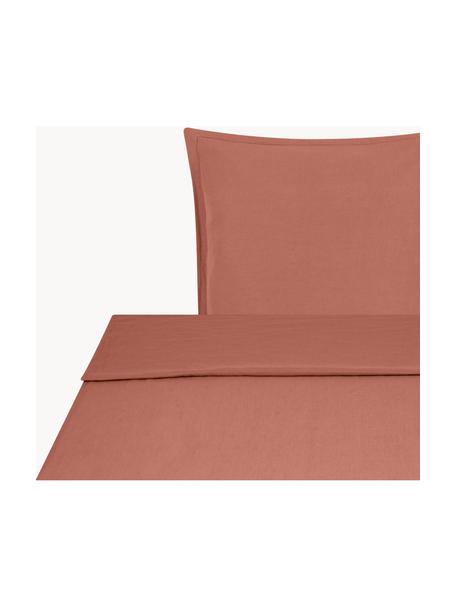 Biancheria da letto in lino lavato morbido color terracotta Nature, Mezzo lino
(52% lino, 48% cotone)

Densità dei fili 108 TC, qualità standard

Il mezzo lino offre una sensazione piacevole e ha un naturale aspetto sgualcito, che viene esaltato dall'effetto stonewash. Assorbe fino al 35% di umidità, si asciuga molto rapidamente e ha un effetto piacevolmente rinfrescante nelle notti d'estate. L'elevata resistenza allo strappo rende il mezzo lino resistente all'abrasione e all'usura, Terracotta, 155 x 300 cm + 1 federa 50 x 80 cm