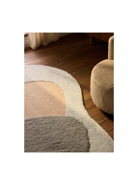 Tapis en forme organique Rylee, 100 % polyester, certifié GRS, Blanc cassé, pêche, gris clair, larg. 160 x long. 230 cm (taille M)