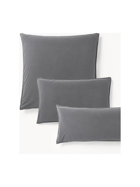 Federa in cotone lavato Darlyn, 100% cotone
Densità dei fili 150 TC, qualità Standard

La biancheria da letto in cotone è piacevolmente morbida sulla pelle, assorbe bene l'umidità ed è adatta per chi soffre di allergie

Uno speciale processo di lavaggio conferisce al tessuto un aspetto stonewash robusto e irregolare. Questo rende anche il tessuto morbido ed elastico al tatto e gli conferisce un aspetto stropicciato naturale che non richiede stiratura e trasuda intimità.

Il materiale utilizzato in questo prodotto è testato per le sostanze nocive e certificato secondo lo STANDARD 100 by OEKO-TEX®, 4265CIT, CITEVE, Grigio scuro, Larg. 50 x Lung. 80 cm