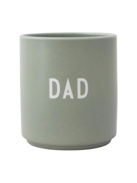 Mug design Favourite DAD/LOVE, Porcelaine Fine Bone China
Fine Bone China est une porcelaine tendre, qui se distingue particulièrement par sa brillance et sa translucidité, Gris-vert (Dad), Ø 8 x haut. 9 cm, 250 ml