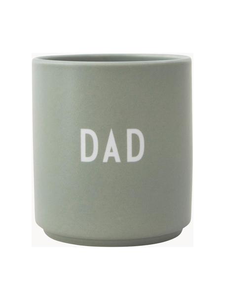 Mug design Favourite DAD/LOVE, Porcelaine Fine Bone China
Fine Bone China est une porcelaine tendre, qui se distingue particulièrement par sa brillance et sa translucidité, Gris-vert (Dad), Ø 8 x haut. 9 cm, 250 ml