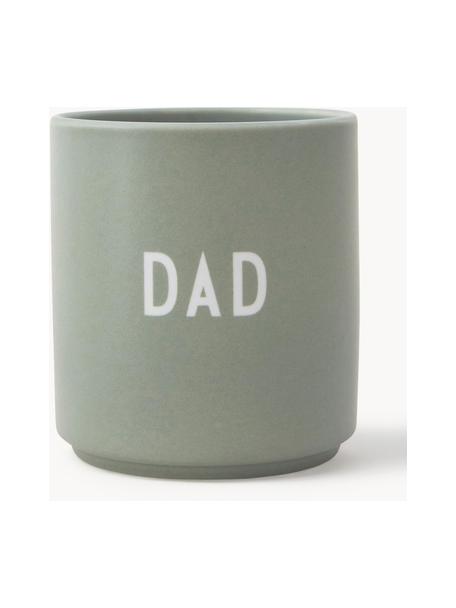 Design beker Favourite DAD/LOVE met opschrift op de voor- en achterzijde, Beenderporselein (porselein)
Fine Bone China is een zacht porselein, dat zich vooral onderscheidt door zijn briljante, doorschijnende glans., Greige (Dad), Ø 8 x H 9 cm, 250 ml