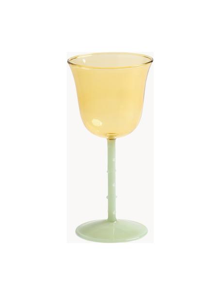 Verres à vin faits main en verre borosilicaté Dot, 2 pièces, Verre borosilicate

Découvrez la polyvalence du verre borosilicaté pour votre maison ! Ce matériau de haute qualité, fiable et robuste, se distingue par une résistance exceptionnelle à la chaleur, ce qui le rend idéal pour votre thé ou café chaud. Par rapport au verre traditionnel, le verre borosilicaté est plus résistant aux fissures et aux bris, en faisant un compagnon sûr pour votre intérieur, Jaune pâle transparent, vert clair, Ø 8 x haut. 17 cm, 180 ml