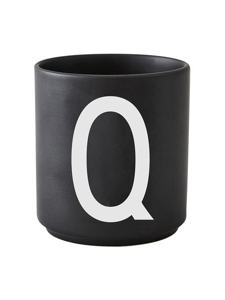 Tazza senza manico di design con lettera Personal (varianti dalla A alla Z), Fine Bone China (porcellana)
Fine bone china è una porcellana a pasta morbida particolarmente caratterizzata dalla sua lucentezza radiosa e traslucida, Nero, bianco, Tazza senza manico Q, 250 ml