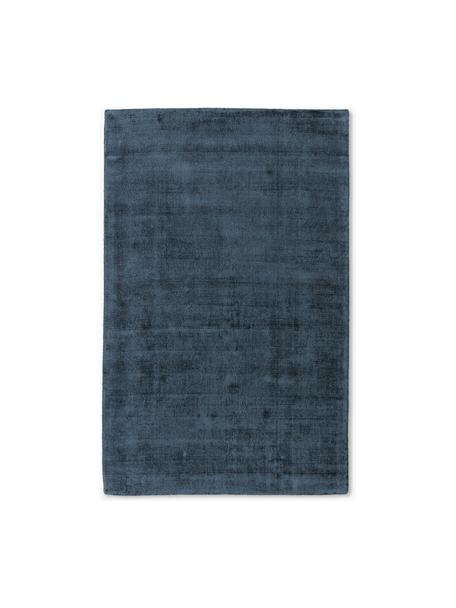 Handgeweven viscose vloerkleed Jane, Onderzijde: 100% katoen, Donkerblauw, B 120 x L 180 cm (maat S)