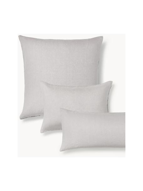 Funda de almohada de lino lavado Airy, 100% lino con certificado European Flax
Densidad de hilo 165 TC

El lino es una fibra natural que se caracteriza por su transpirabilidad, durabilidad y suavidad. El lino es un material refrescante, absorbe la humedad intercambiándola con el ambiente, que lo hace ideal para las temperaturas altas.

El material utilizado en este producto ha sido probado contra sustancias nocivas y está certificado según STANDARD 100 por OEKO-TEX®, 137, CITEVE., Gris, An 50 x L 70 cm