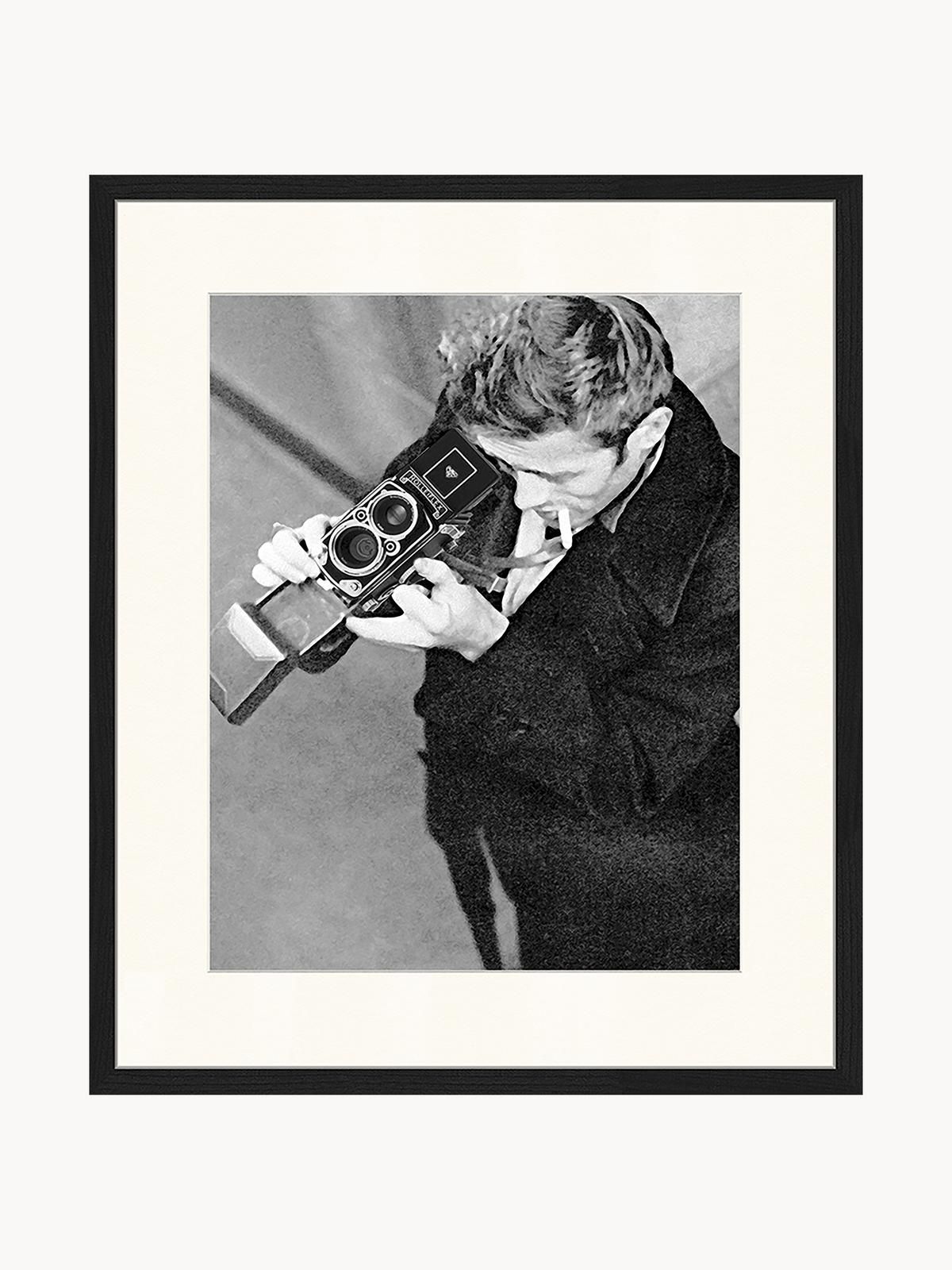 Gerahmte Fotografie James Dean with Camera